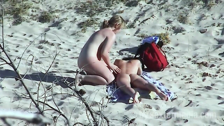 Sextermedia by Pete: Le Giovani Lesbiche Adorano Il Massaggio Con Olio Sulla Spiaggia