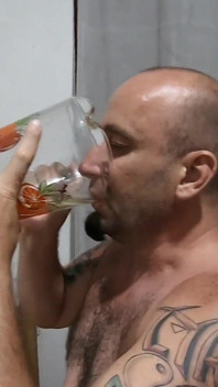 Bir litre işeme limonatası, bir sürahiden sidik içeriz