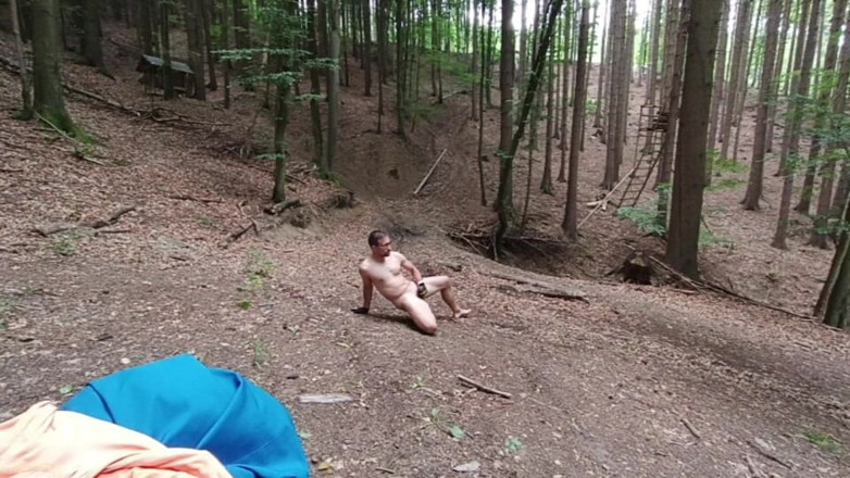 kickerscooter: Wilderness Without Inhibitions Chasing in the Middle of the Forest