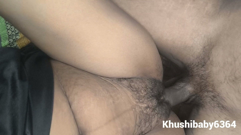 Khushibaby6364: Desi bhabi con suo marito notti di luna di miele