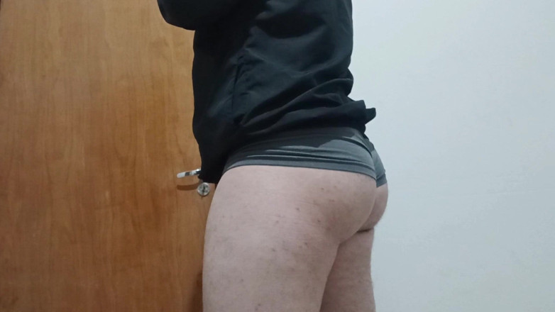 amateurbrazilian: Showing My Fat Ass in Shorts