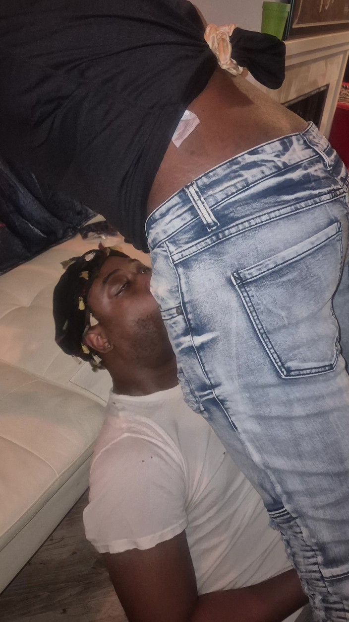 Wondahead21: Yüze oturma tükürük yutuyor yüz sikişi çılgınlığı alfa bu sürtüğün ağzına...