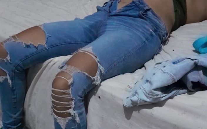Karely Ruiz: 내 방에서 배다른 아들의 여친 따먹기