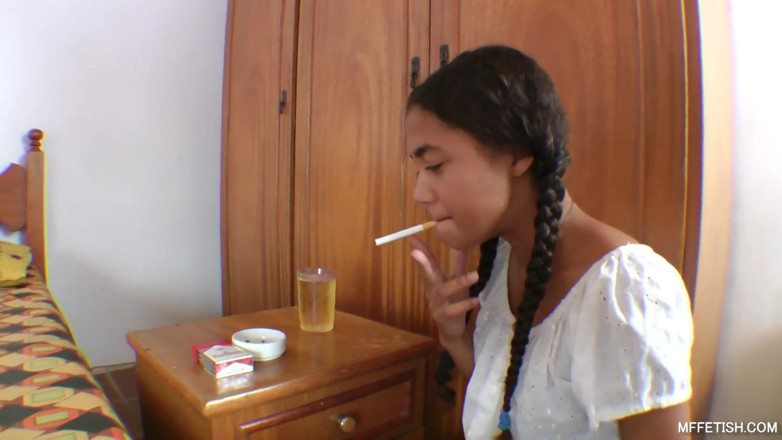 Sapphic Latinas: Büyük ve güzel amcığın altında