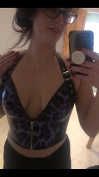 Livrare în latex la casa de pisici