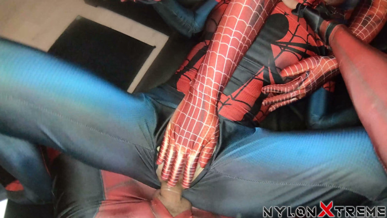 Nylon Xtreme: Pov-cam-dreier Natacha und rose zentai spinnenmädchen