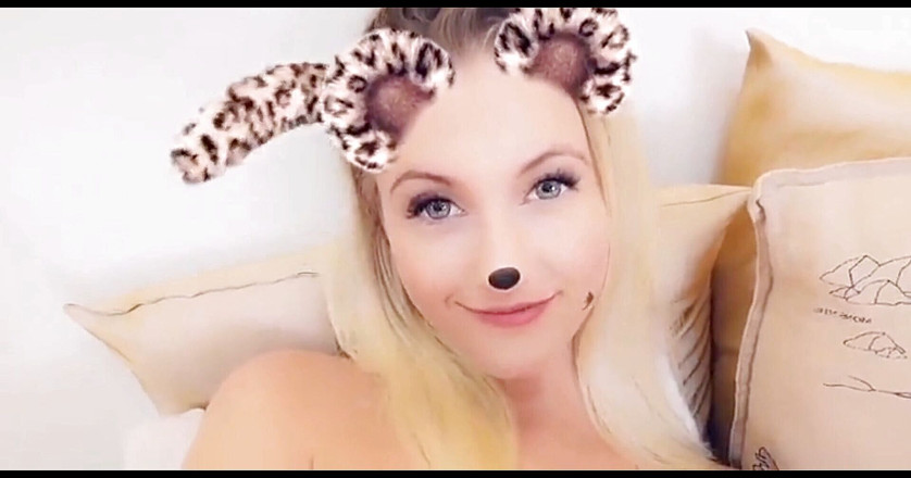 Erotic Tanya: Chat show - süßes teen hat einen orgasmus mit Lush