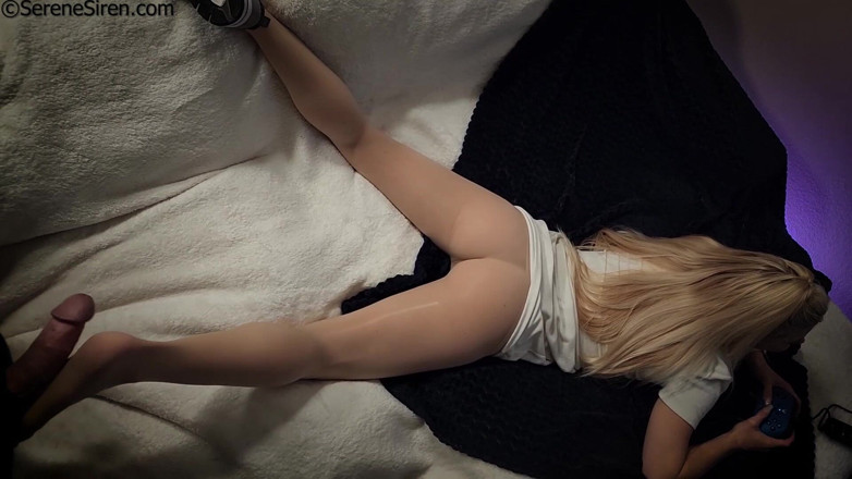 Serene Siren: Creampie, ein gamergirl in strumpfhosen