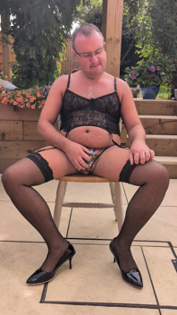 Grande gozada em lingerie ao ar livre