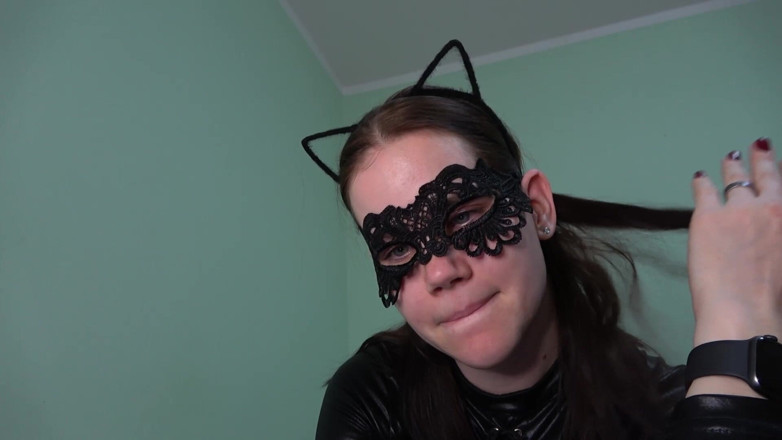 Anna Sky: キャットウーマンが視点でネズミと遊ぶ