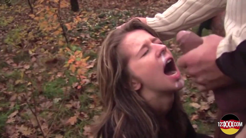 123XXX - Fucked Amateurs in Germany!: Kinky meisje stopt een perverseling en wil neuken