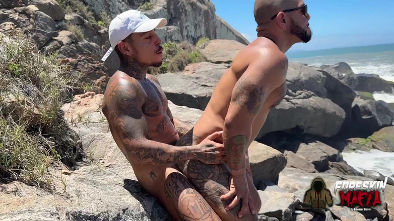 ForeSkinMafia By Boomer Banks: 2 Latini Con Cazzi Grandi Scopano Sulla Spiaggia Hardcore Senza...