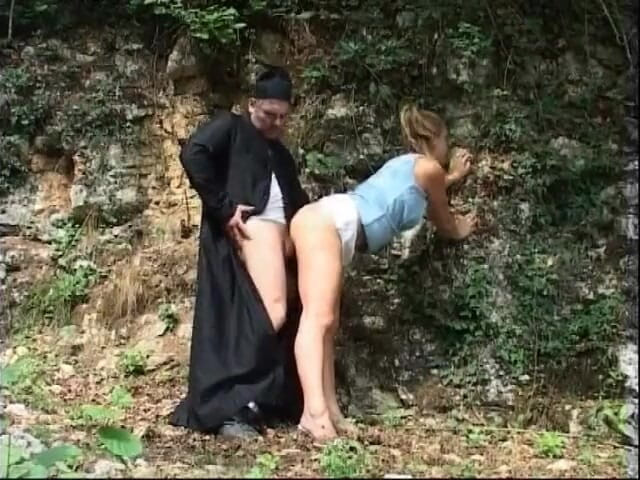 Porncentro: 젖탱이를 보여주는 소녀