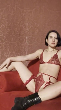 Rote dessous & Winterstiefel necken