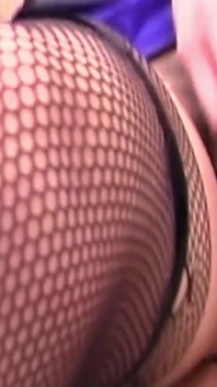 Asiática transsexual fodida em cu apertado por pau grosso