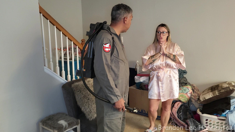 Brandon Lee Harrington Productions: Pe cine ai de gând să suni?