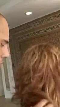 Una escena dedicada a todos los amantes del género anal con la bella Crystal Crown y Marco Nero junto a la piscina