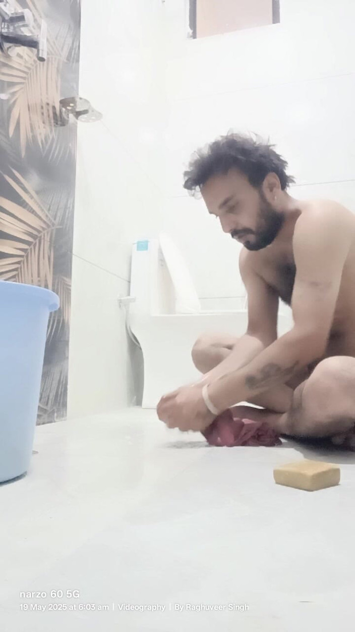 Rajasthani-old-lover: Gadis hot india lagi asik muasin memeknya