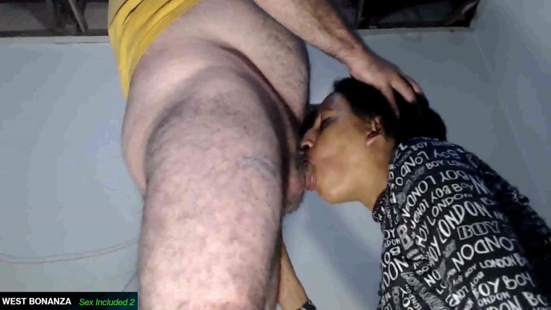 West Bonanza Sex Included 2: Latina saje mrdku - kouření na kolenou