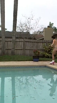Tight Babe Cleo Skates Naked Outside with a Buttplug in Her Ass!
