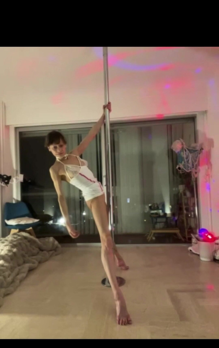 Chris06d72: Verpleegster-danseres