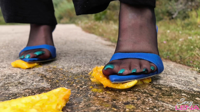 Goddess Lena: Crushing in Heels