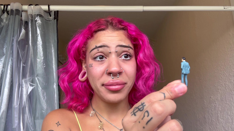 Nali Marie: Riesin findet einen kleinen mann