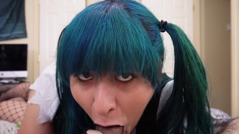 VickyVixen: Undead College Girl Sucks off BF