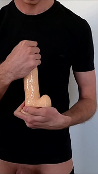 Adam girişte kauçuk arkadaşıyla kendini sevişti