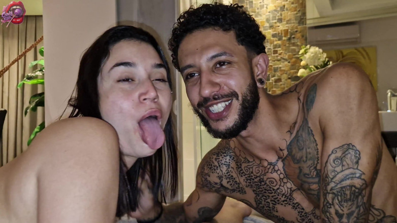 Candy Kush: Very Hot Foursome with Two Couples in a Bed