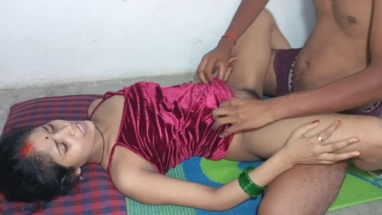 Rinki Jha: Indische frau rief ihren eigenen freund zu hause und wurde...