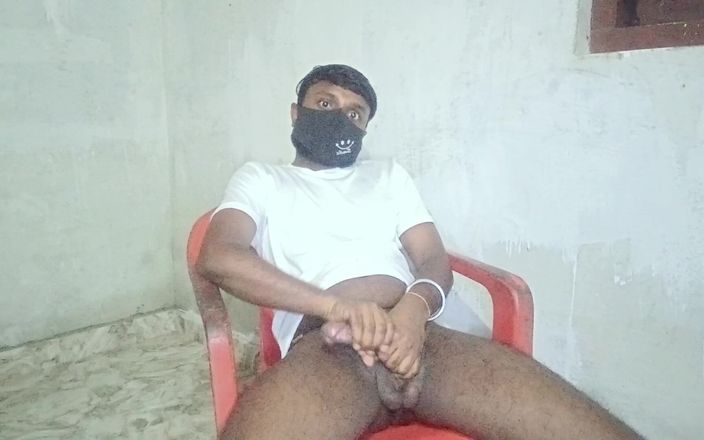 Royalroy: Royal roy lagi asik pijat kontol besar pria kulit hitam...