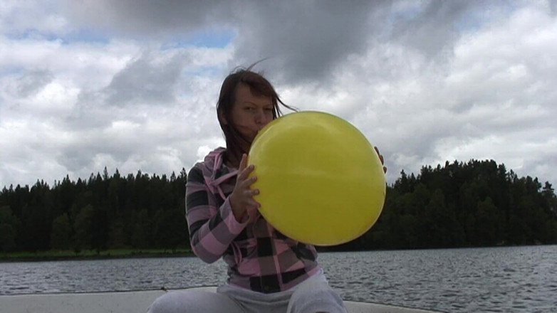 Looners Passion: Foukni Poppovi uprostřed jezera