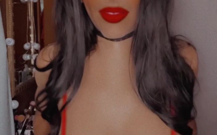 Sissy Slut Brianna: 란제리를 입고 춤을 추는 걸 좋아하는 이 작은 창녀