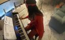 MILFy Calla: Gorąca macocha karmiąca jej tyłek i cipkę z nauczycielem fortepianu
