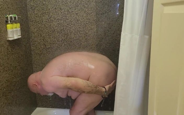 beardaddychub: Bear Showers for You