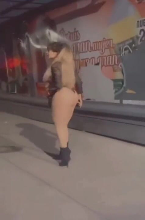 Barbietransxxxx: tranny som står på gatan i tlalpan som en hora