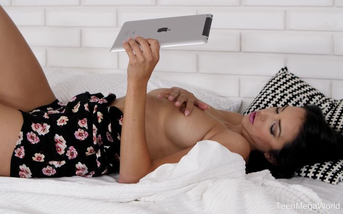 Teen Mega World: Hottie shoots solo scene