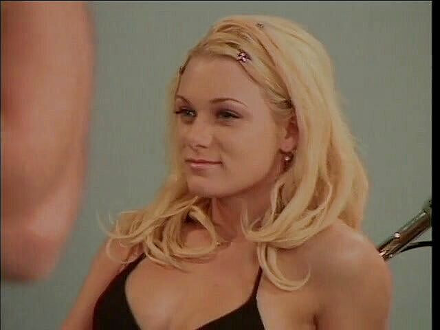 Stunning Blondes: Bts met een blonde babe op een fiets