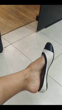 Flat Dangling When I Was at Hairdresser