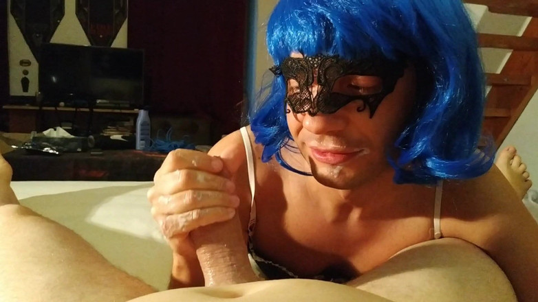 Joe and Beth Kinky & the male slaves: 我的 CD 娘娘腔奴隶用她的嘴和手清空我的球 2 次