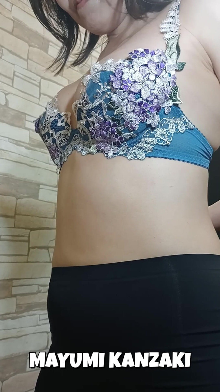 Mayumi Kanzaki: Červnová Čekárna Na Fotografování
