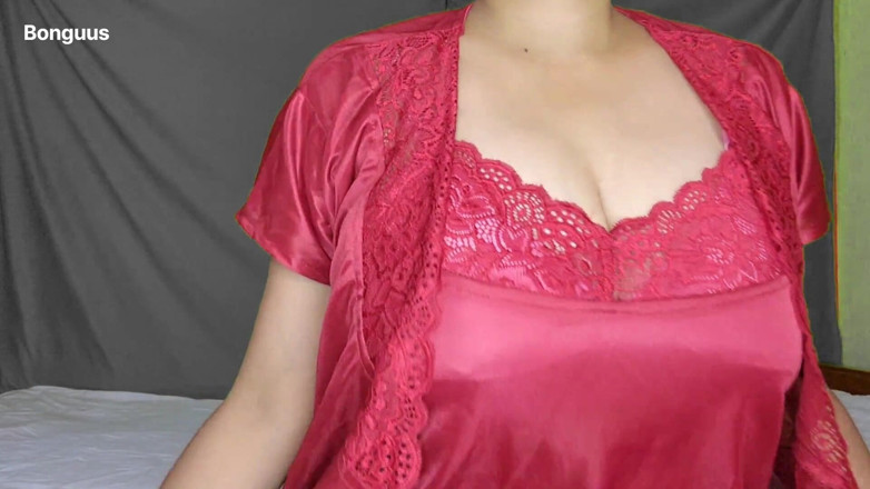 Riya Bonguus: Linda dona de casa vestindo vestido noturno quente