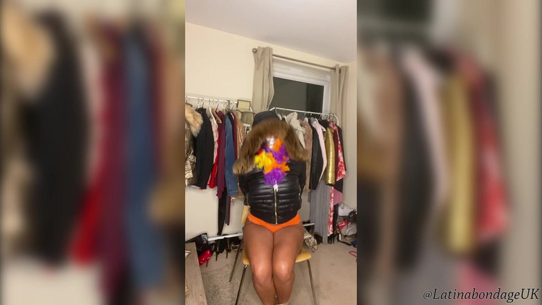 Latina Fetish: Latina v Fur &amp; Parkas (část 2)