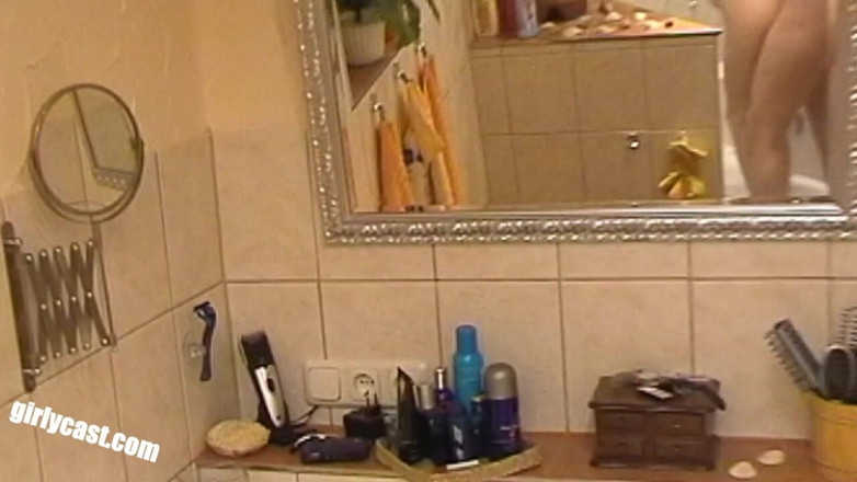 Girlycast: Nina private XXX bathing fun
