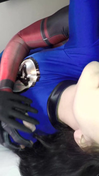 Oktavia Milton 在 zentai 梦幻般的莱卡