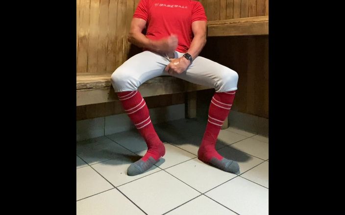 JockDad87: Buff Dilfjockdad87 je téměř přistižen při honění v sauně