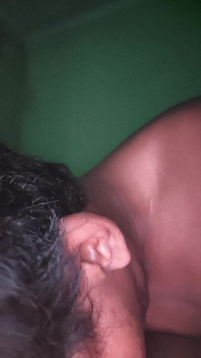 Sa123bh: Une longue bite desi sexy suce dans la chambre