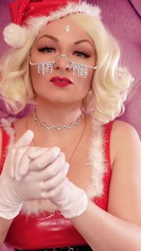 ASMr: bella ragazza di babbo natale che indossa i guanti da infermiera medica