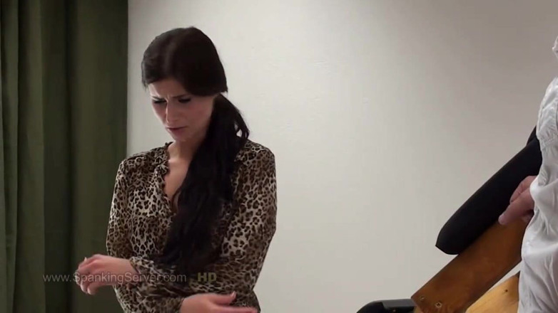 Spanking Server: Ines frustato sul culo